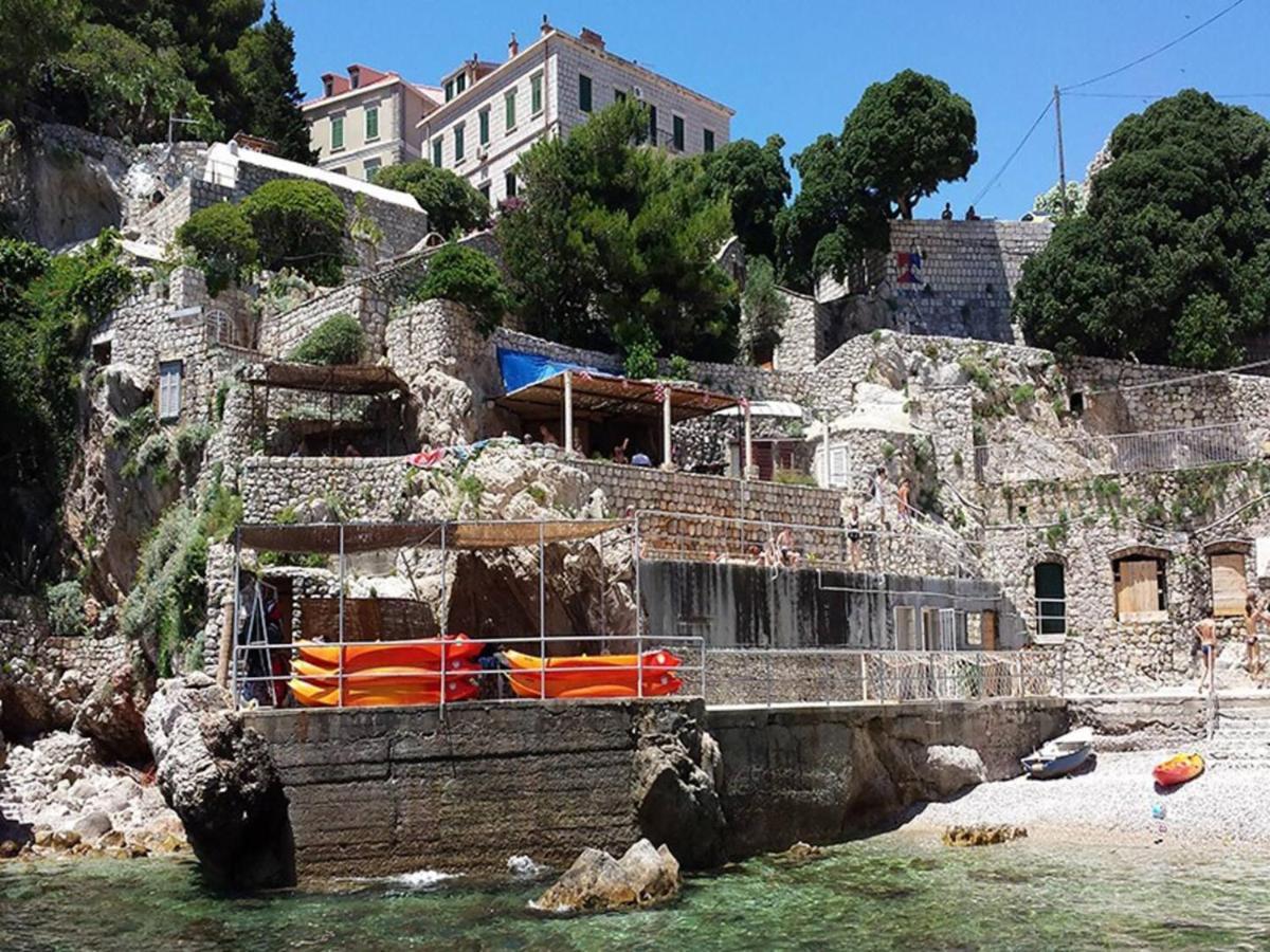 Mediteran With Garden Next To Beach And Old Town Dubrovnik Eksteriør billede
